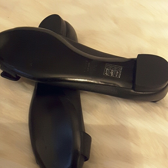 Authentic Gucci Sachalin blk flats with silv logo - Picture 6 of 8